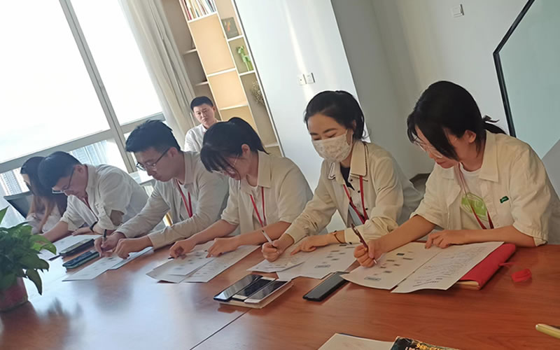 成華制造運(yùn)營(yíng)團(tuán)隊(duì)會(huì)議室一角